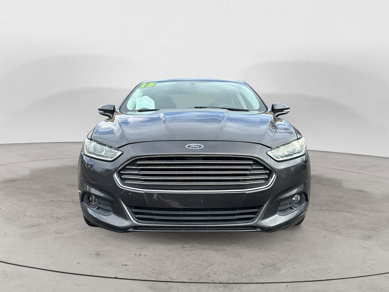 Used 2015 Ford Fusion SE w/ Equipment Group 202A image 2