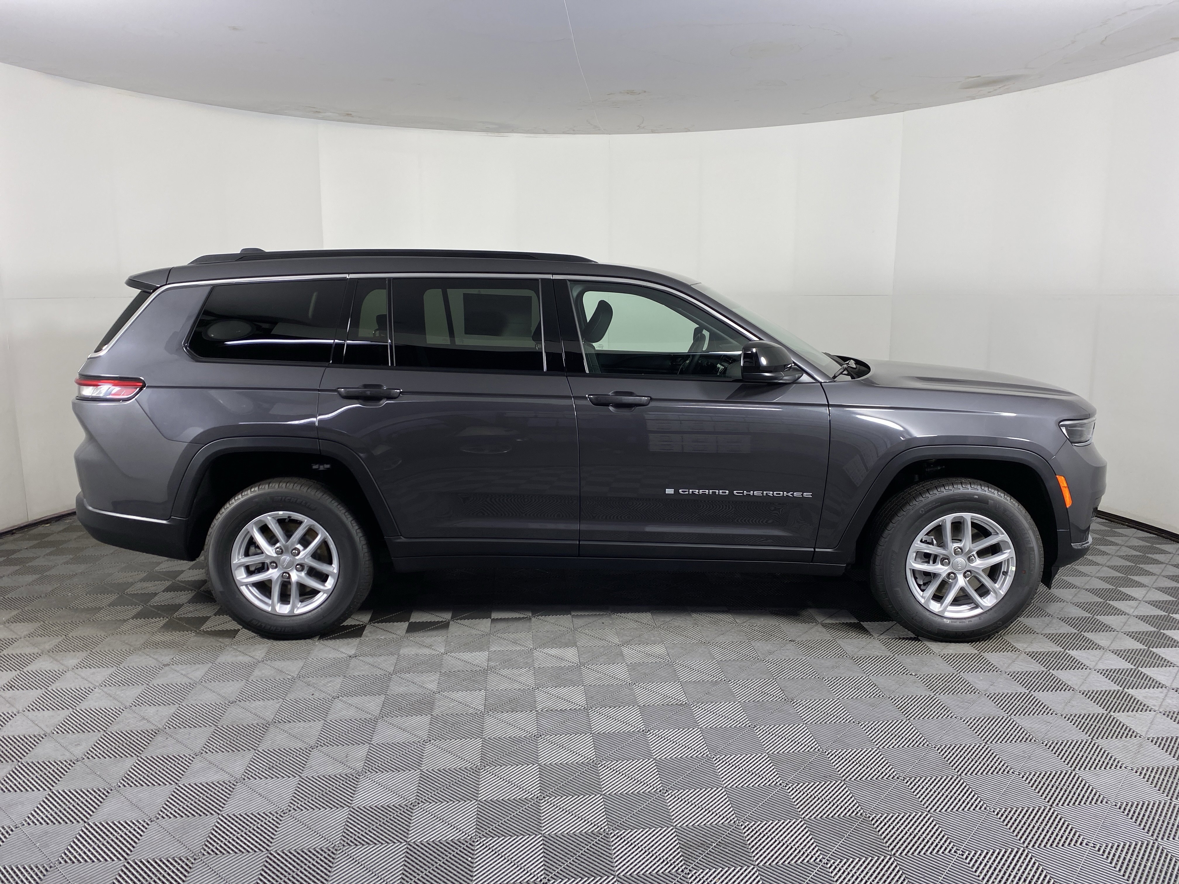 New 2025 Jeep Grand Cherokee L Laredo w/ Luxury Tech Group I image 5