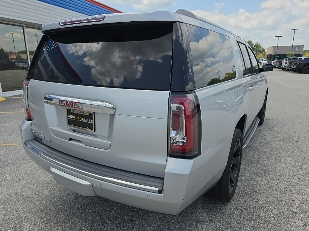 Used 2017 GMC Yukon XL Denali w/ Open Road Package AWD/4WD image 4