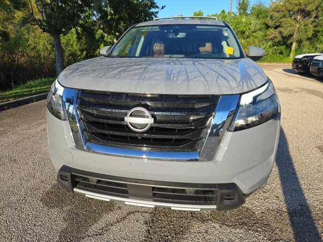 Used 2024 Nissan Pathfinder Platinum FWD image 8