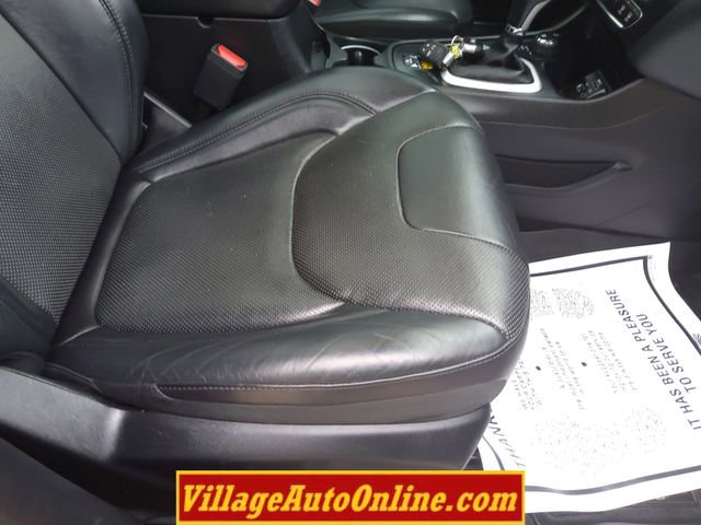 Used 2017 Jeep Cherokee Overland AWD/4WD image 31