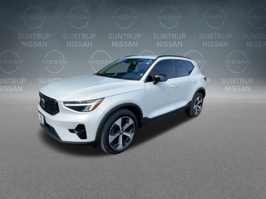 Used 2023 Volvo XC40 B5 Plus w/ Protection Package Premier image 33