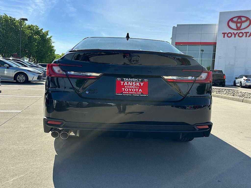 New 2026 Toyota Camry SE w/ Convenience Package AWD/4WD image 4