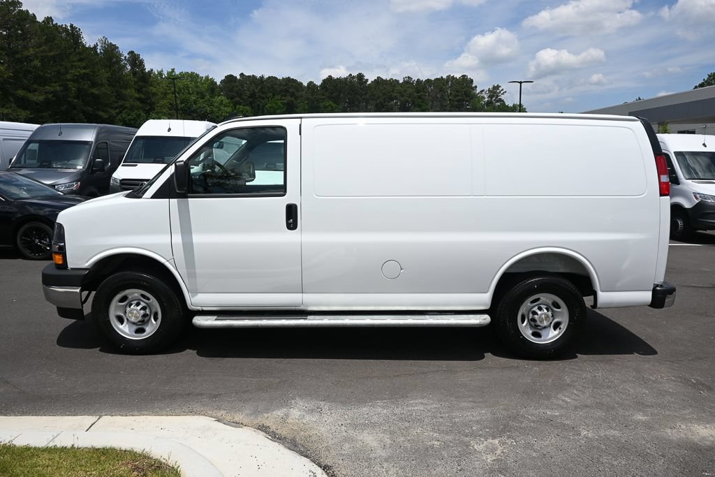 Used 2025 Chevrolet Express 2500 w/ Driver Convenience Package RWD image 3
