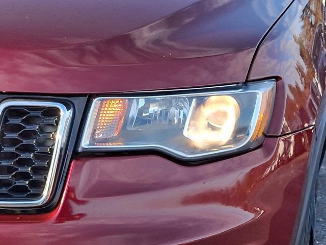 Certified 2018 Jeep Grand Cherokee Limited AWD/4WD image 12