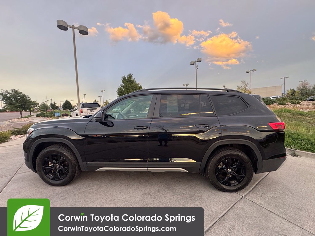 Used 2025 Volkswagen Atlas Peak Edition SE AWD/4WD image 4