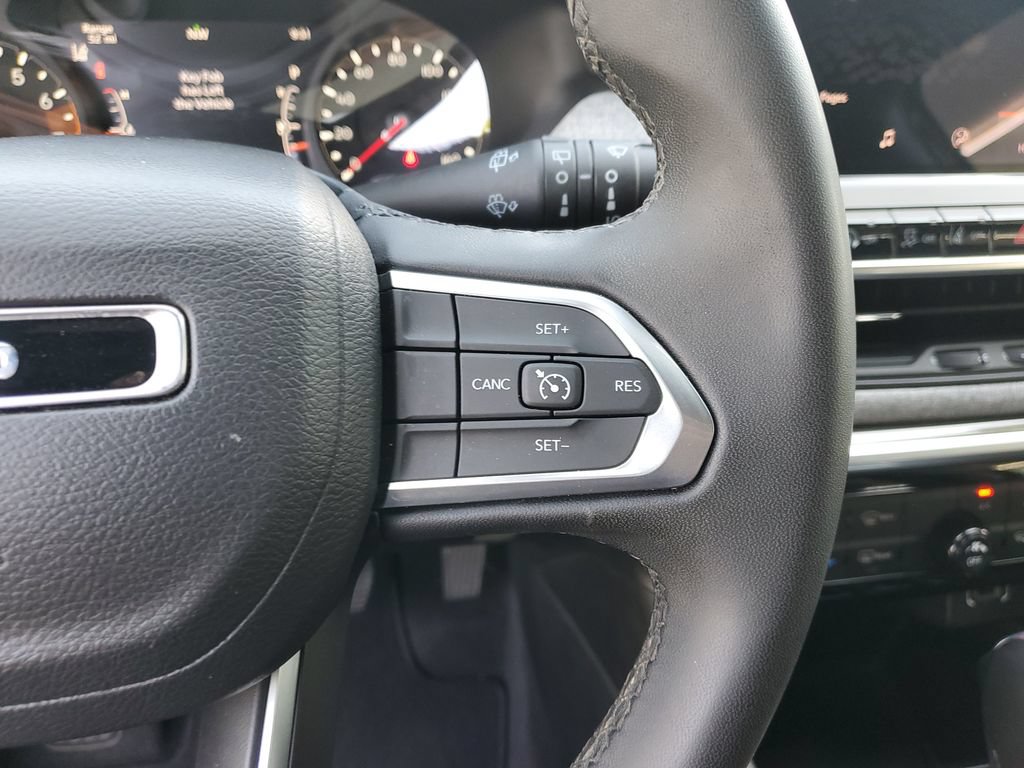 Used 2024 Jeep Compass Latitude AWD/4WD image 23
