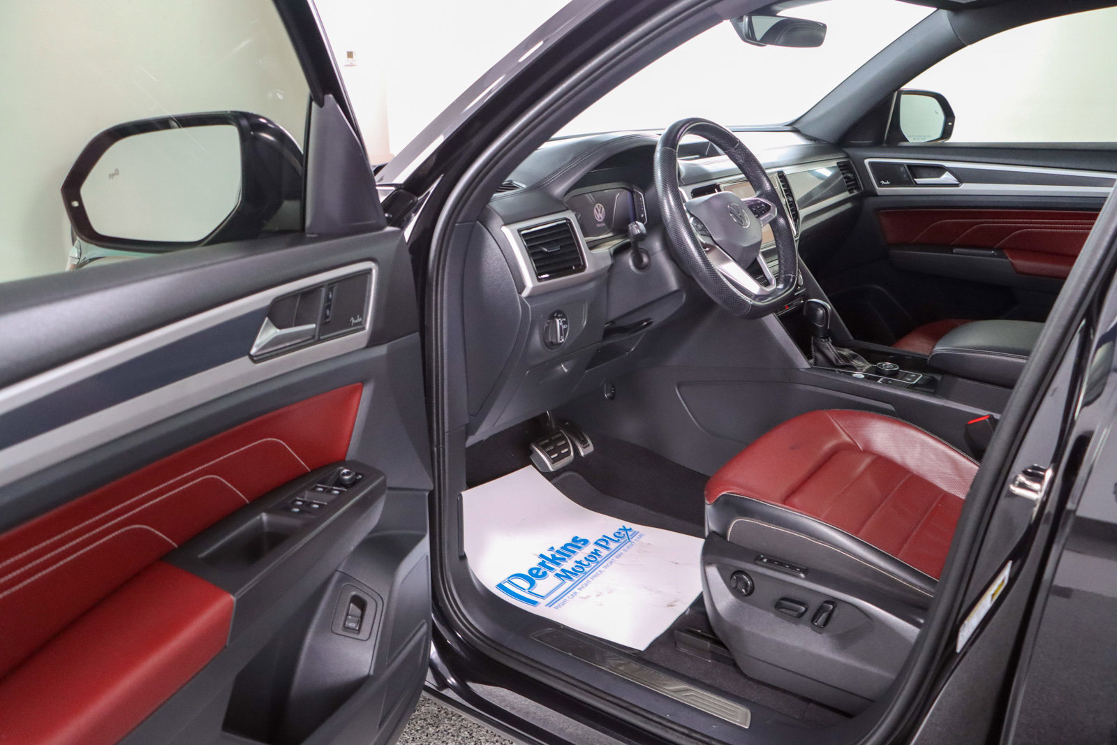 Used 2022 Volkswagen Atlas Cross Sport SEL Premium R-Line image 3