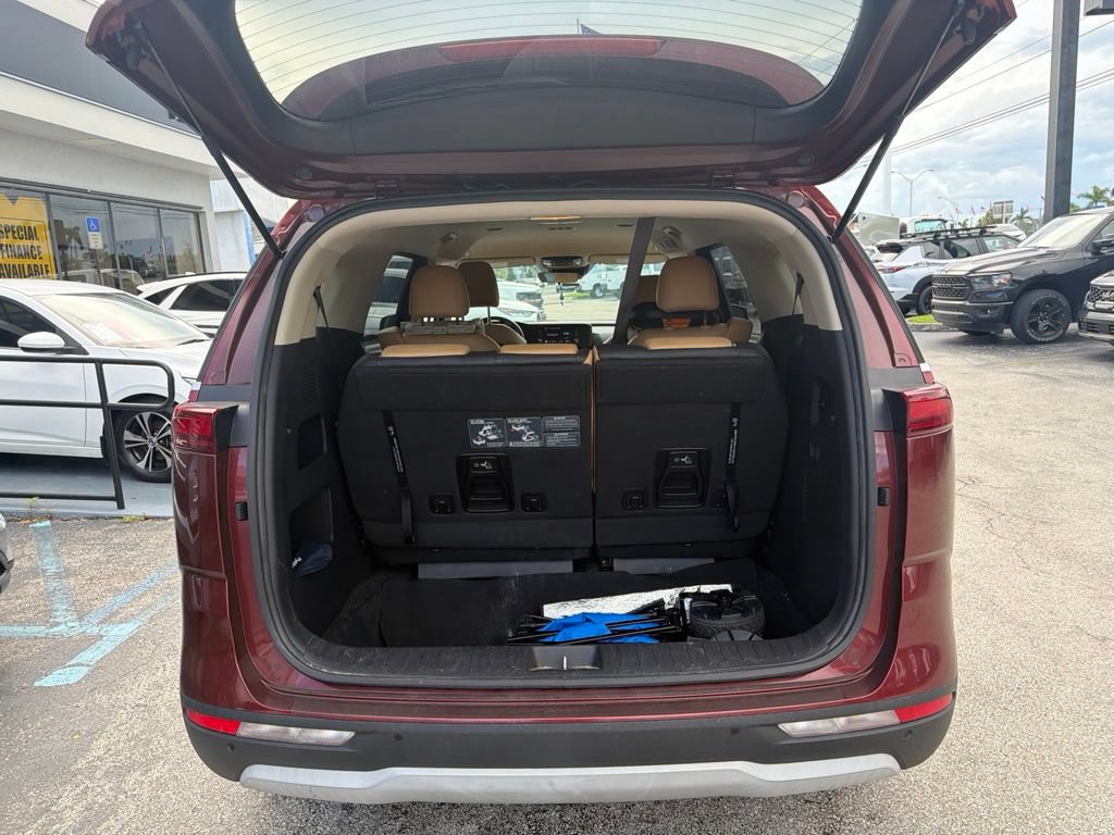 Used 2023 Kia Carnival LX w/ Paint Protection Package FWD image 6