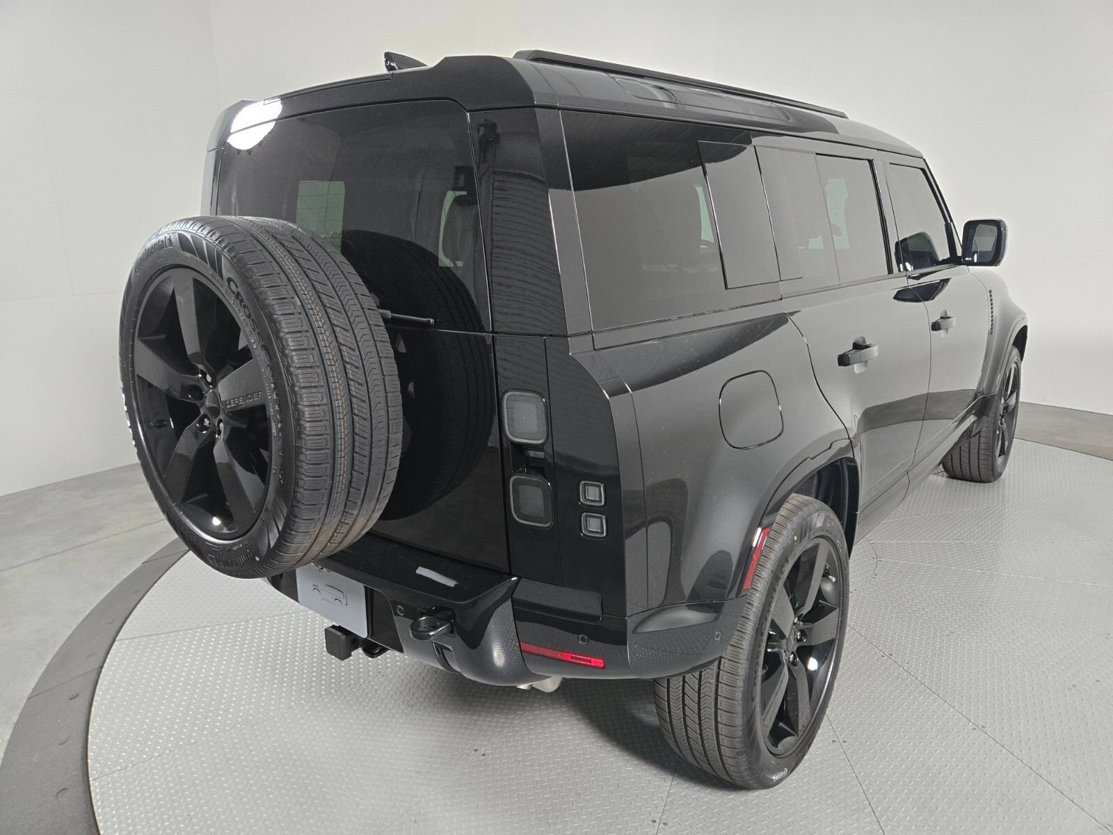 New 2026 Land Rover Defender 110 X-Dynamic SE AWD/4WD image 2