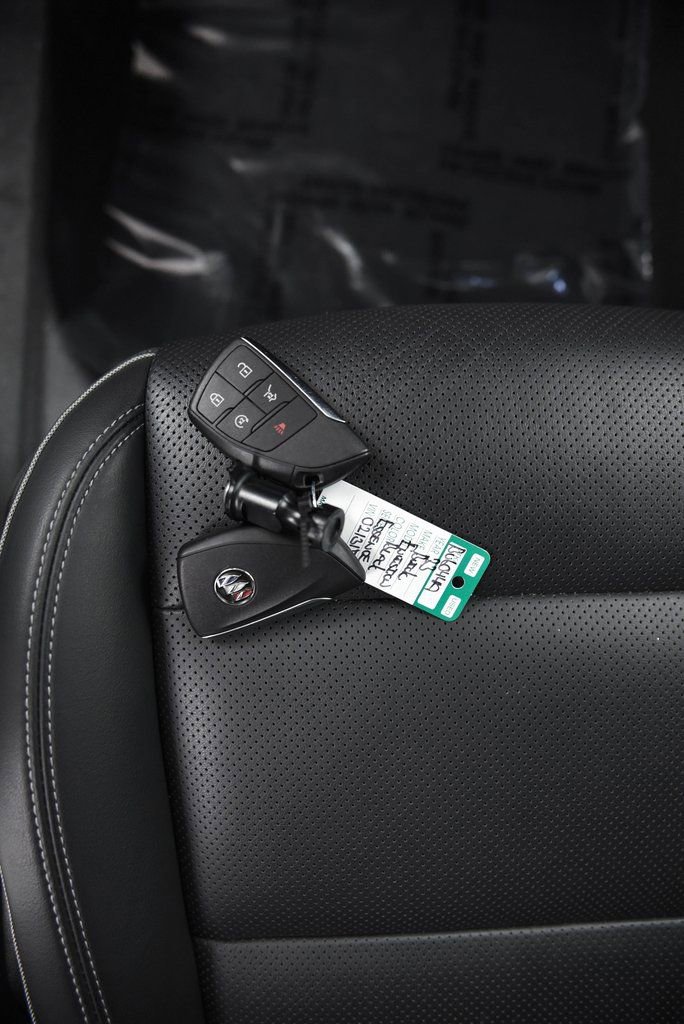 Used 2023 Buick Envision Essence image 27