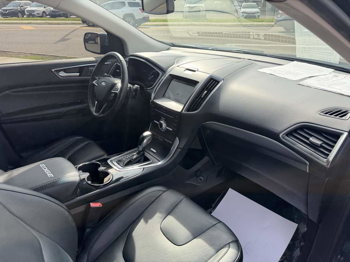 Used 2017 Ford Edge Titanium w/ Technology Package AWD/4WD image 21
