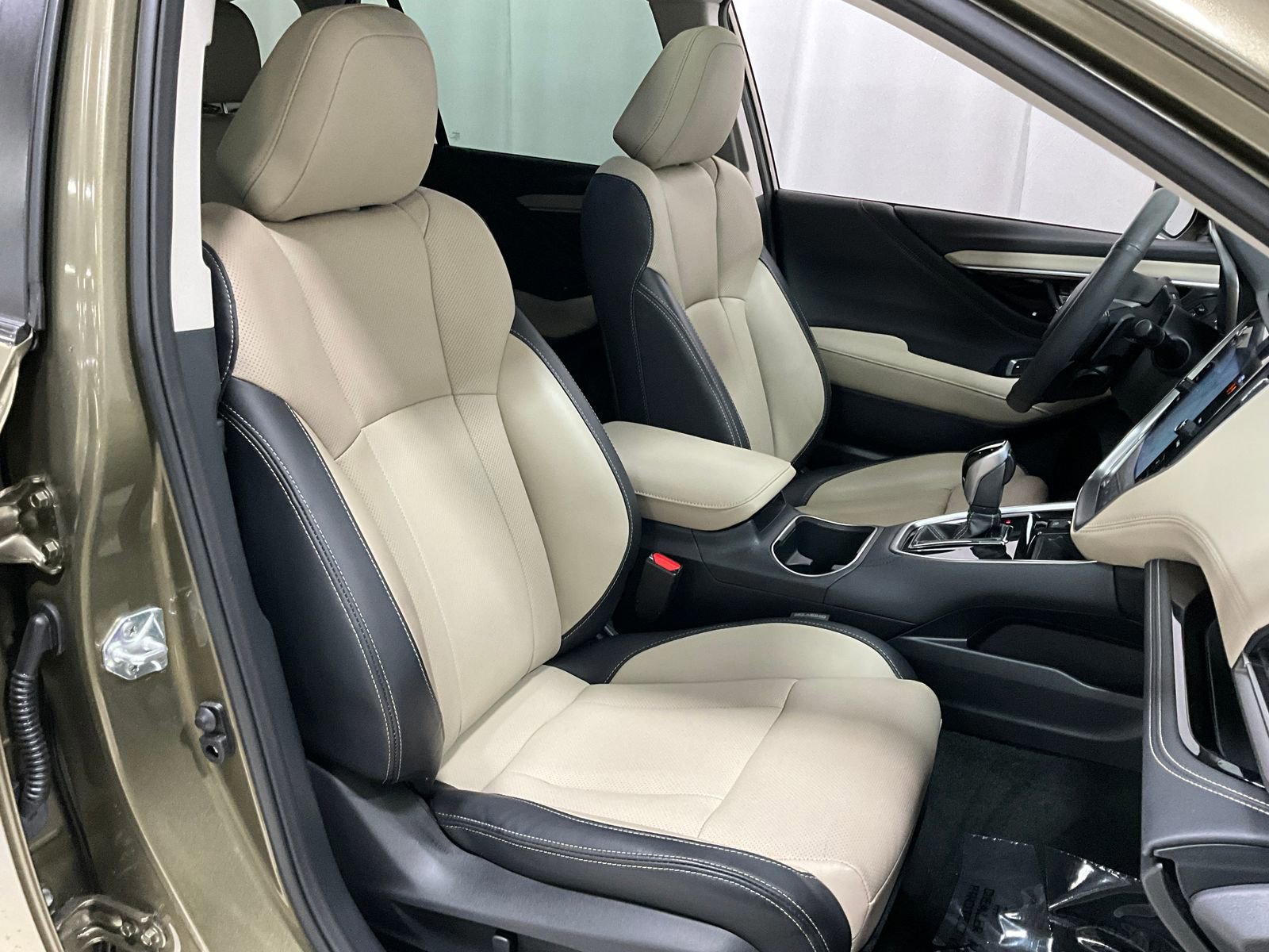 Used 2023 Subaru Outback Limited image 9