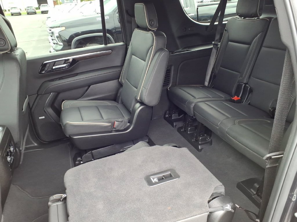 Used 2026 Chevrolet Suburban Premier AWD/4WD image 10