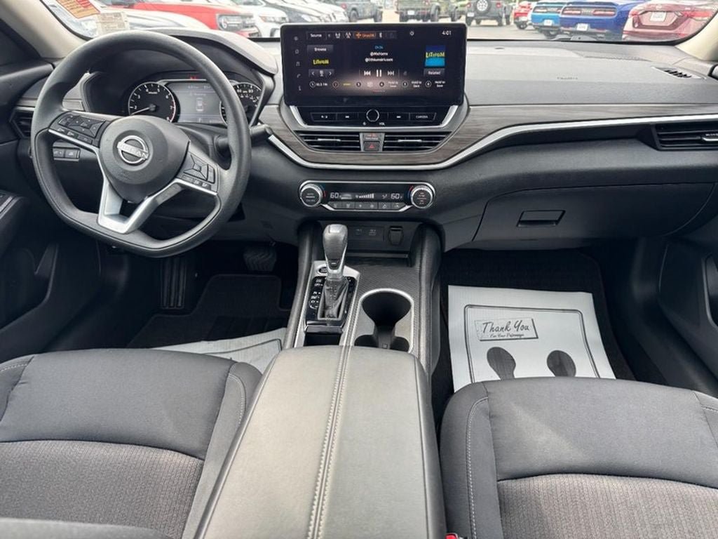 Used 2025 Nissan Altima 2.5 SV w/ SV Special Edition Package FWD image 13