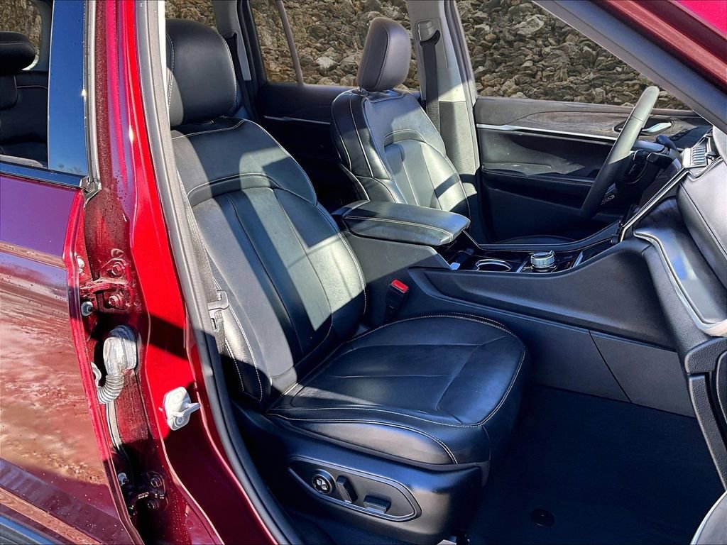 Used 2023 Jeep Grand Cherokee Limited image 7