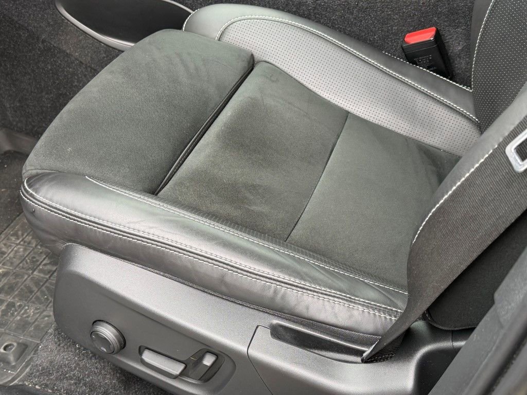 Used 2020 Volvo XC40 T5 R-Design w/ Protection Package Premier image 22