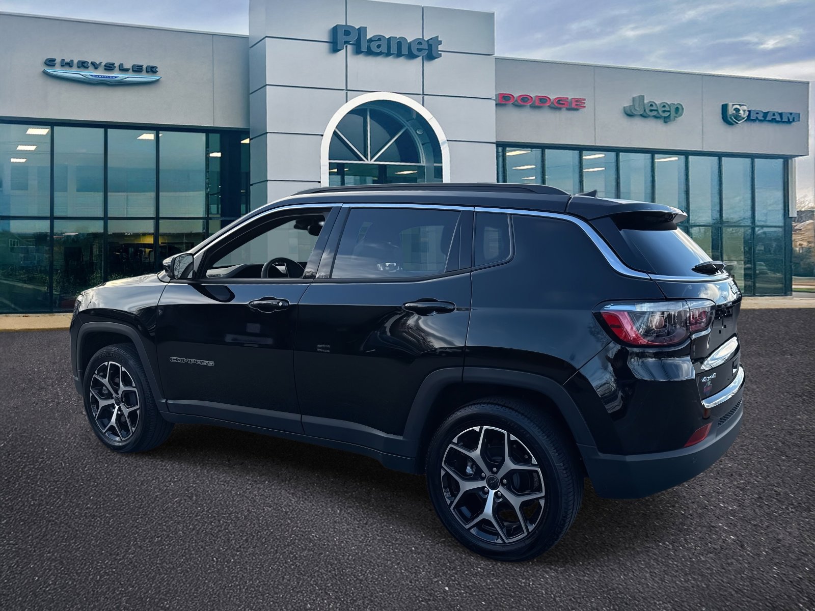 Used 2025 Jeep Compass Limited image 3