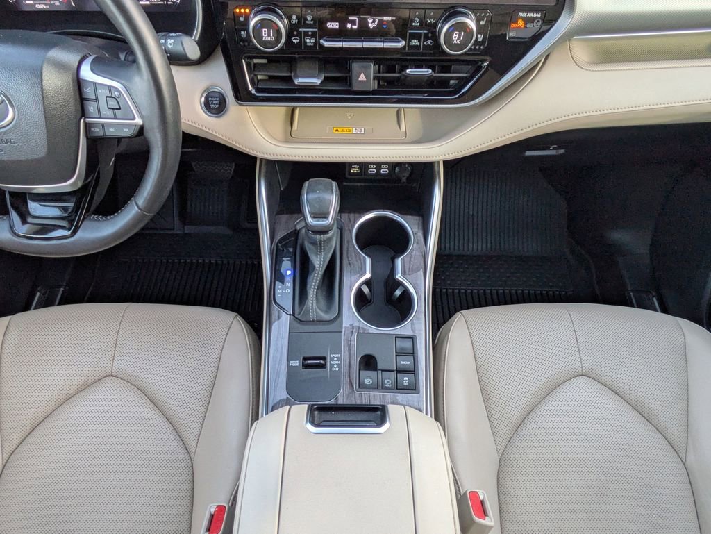 Used 2024 Toyota Highlander Platinum image 20