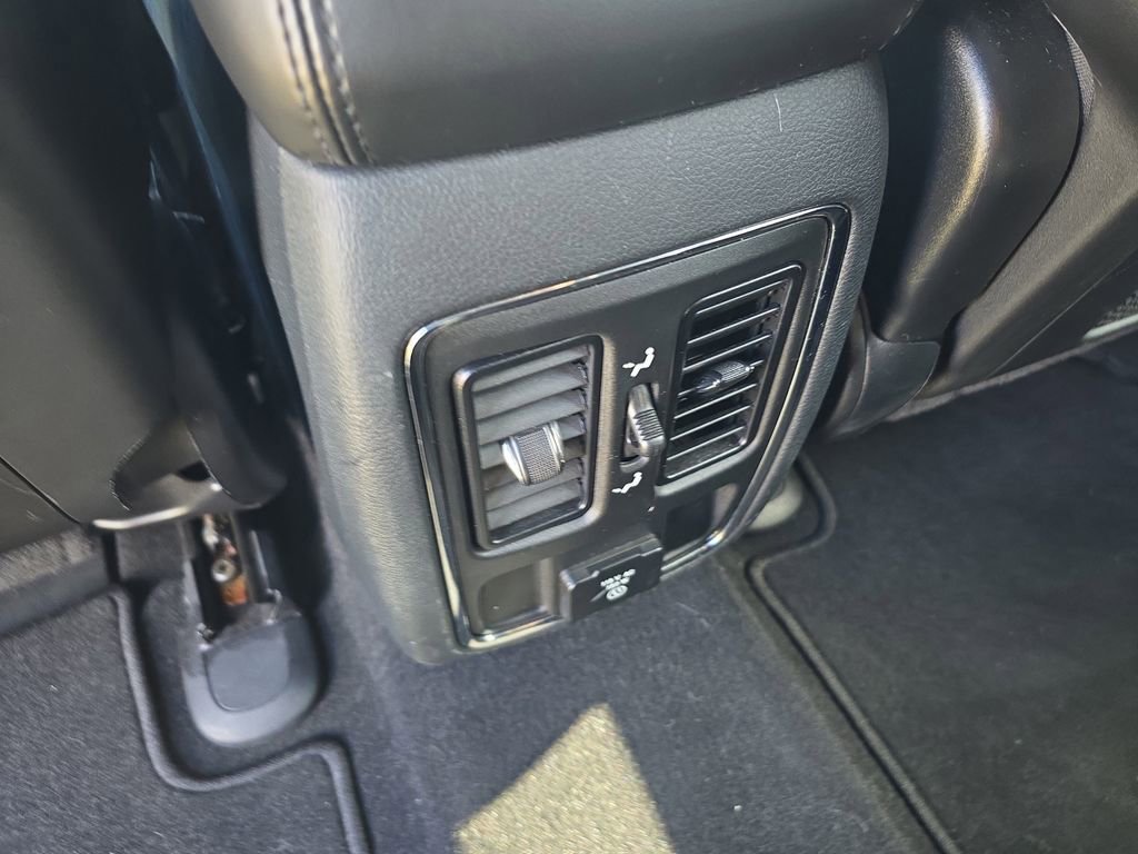 Used 2019 Jeep Grand Cherokee Altitude image 14