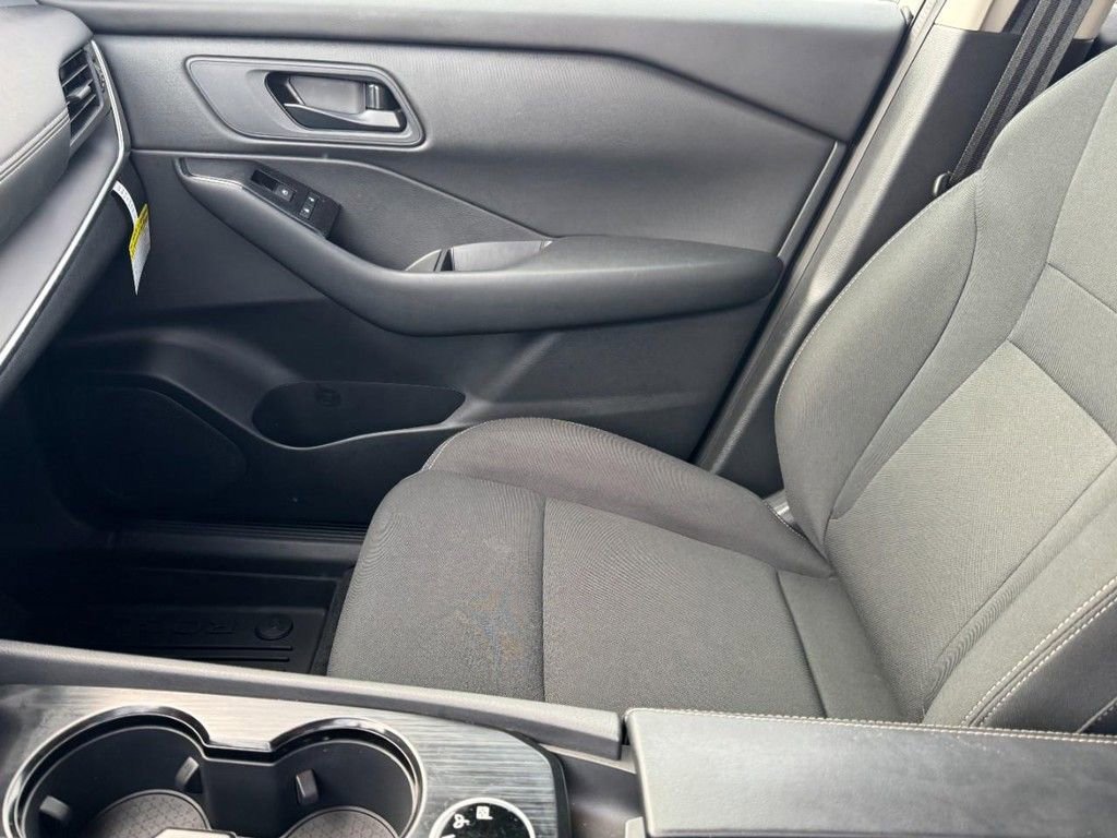 Used 2025 Nissan Rogue S image 13