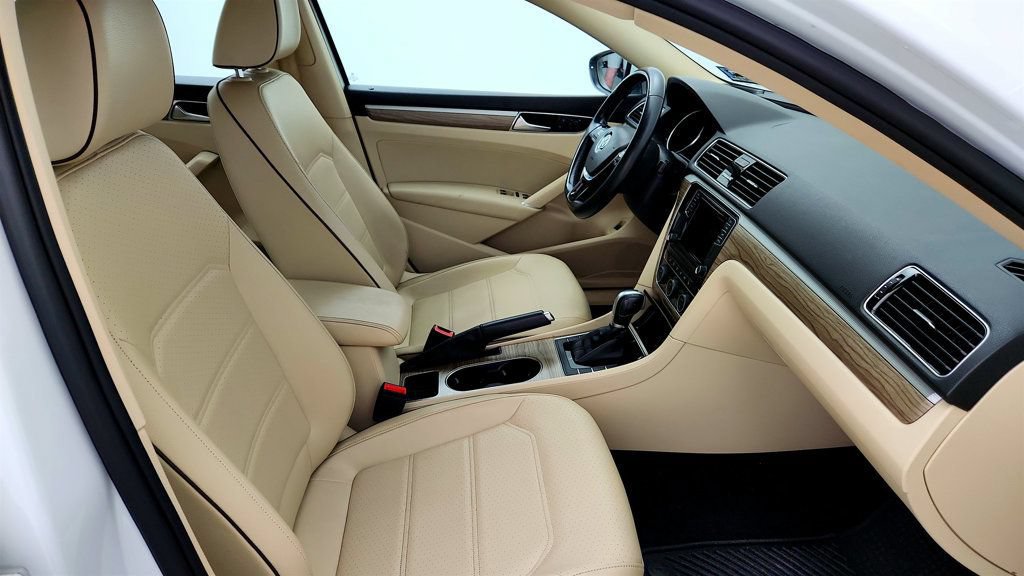 Used 2018 Volkswagen Passat 2.0T SE FWD image 24