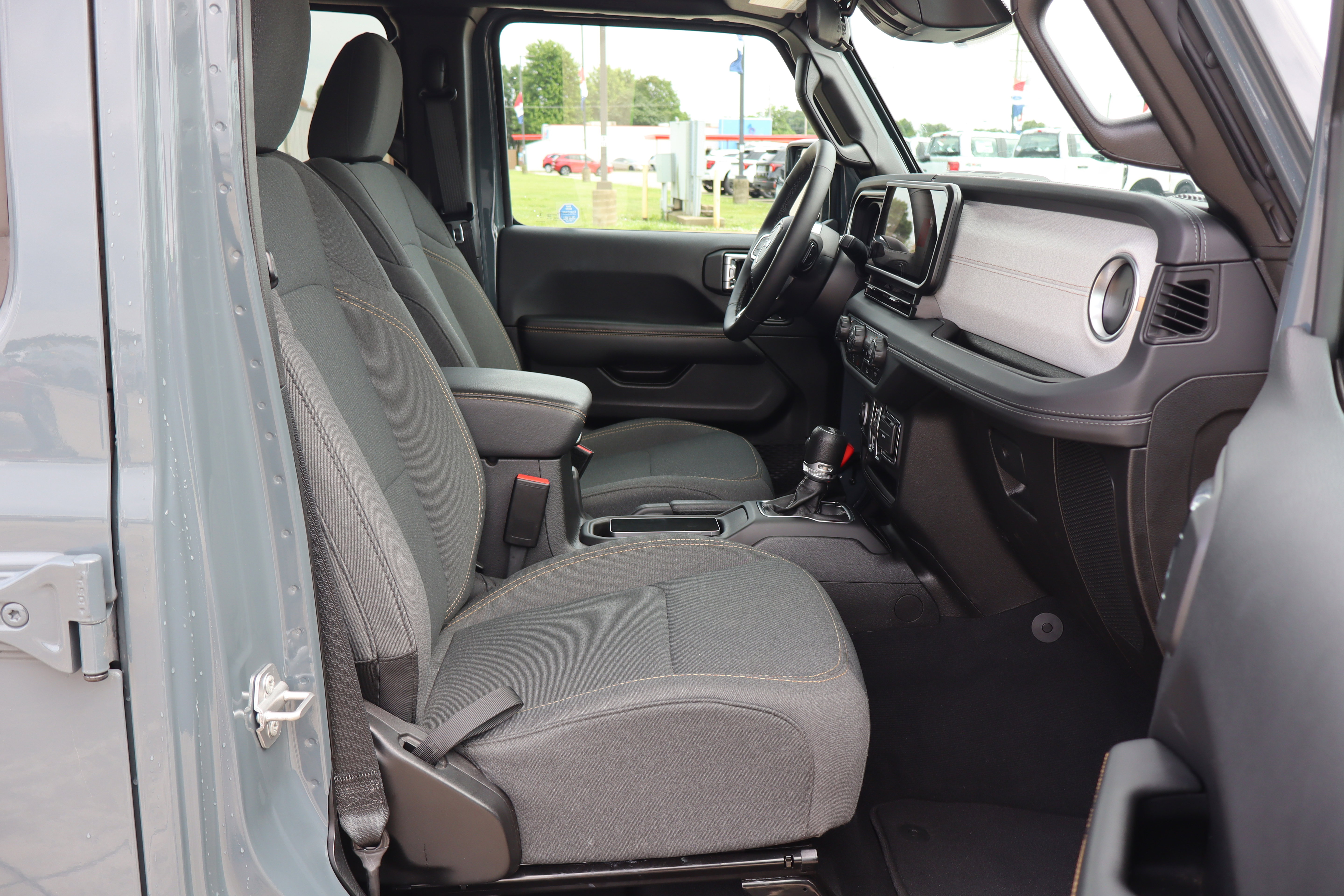 Used 2025 Jeep Wrangler Unlimited Sahara AWD/4WD image 12