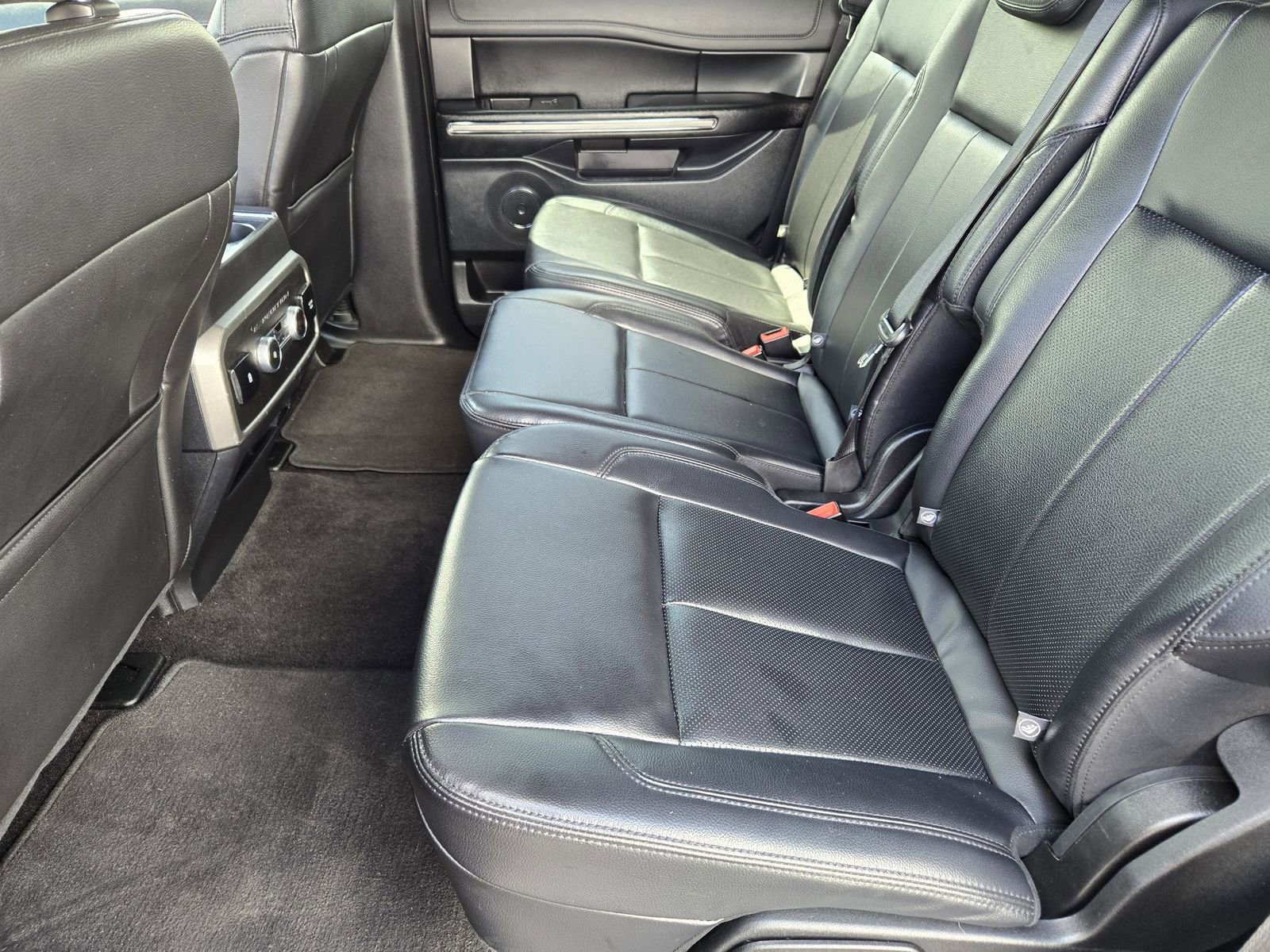 Used 2021 Ford Expedition XLT image 28