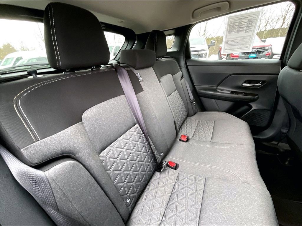 Used 2025 Nissan Kicks SV image 15
