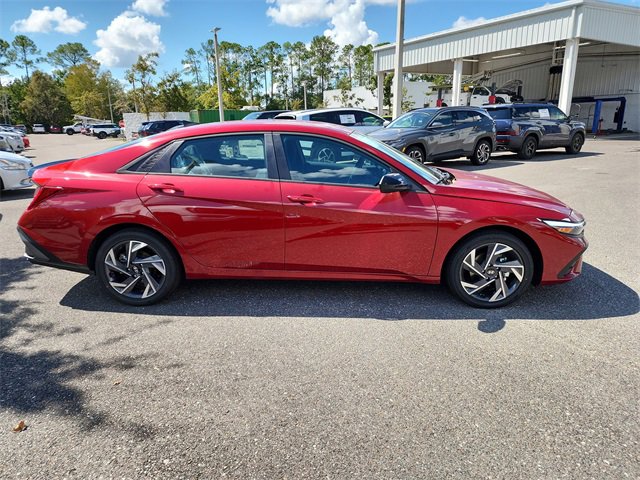 New 2025 Hyundai Elantra SEL image 2