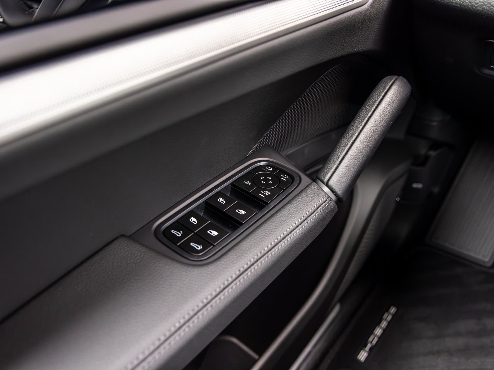 New 2026 Porsche Cayenne Coupe AWD/4WD image 21