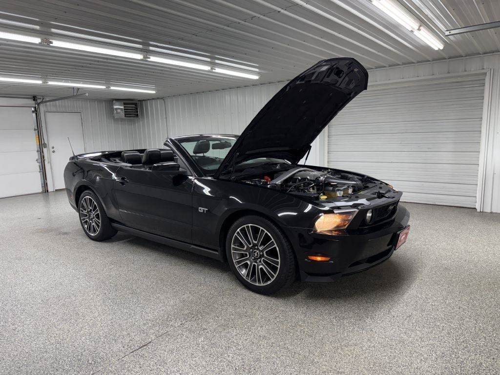 Used 2010 Ford Mustang GT RWD image 8