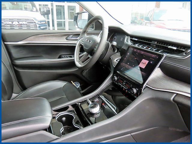 Used 2023 Jeep Grand Cherokee Limited image 9