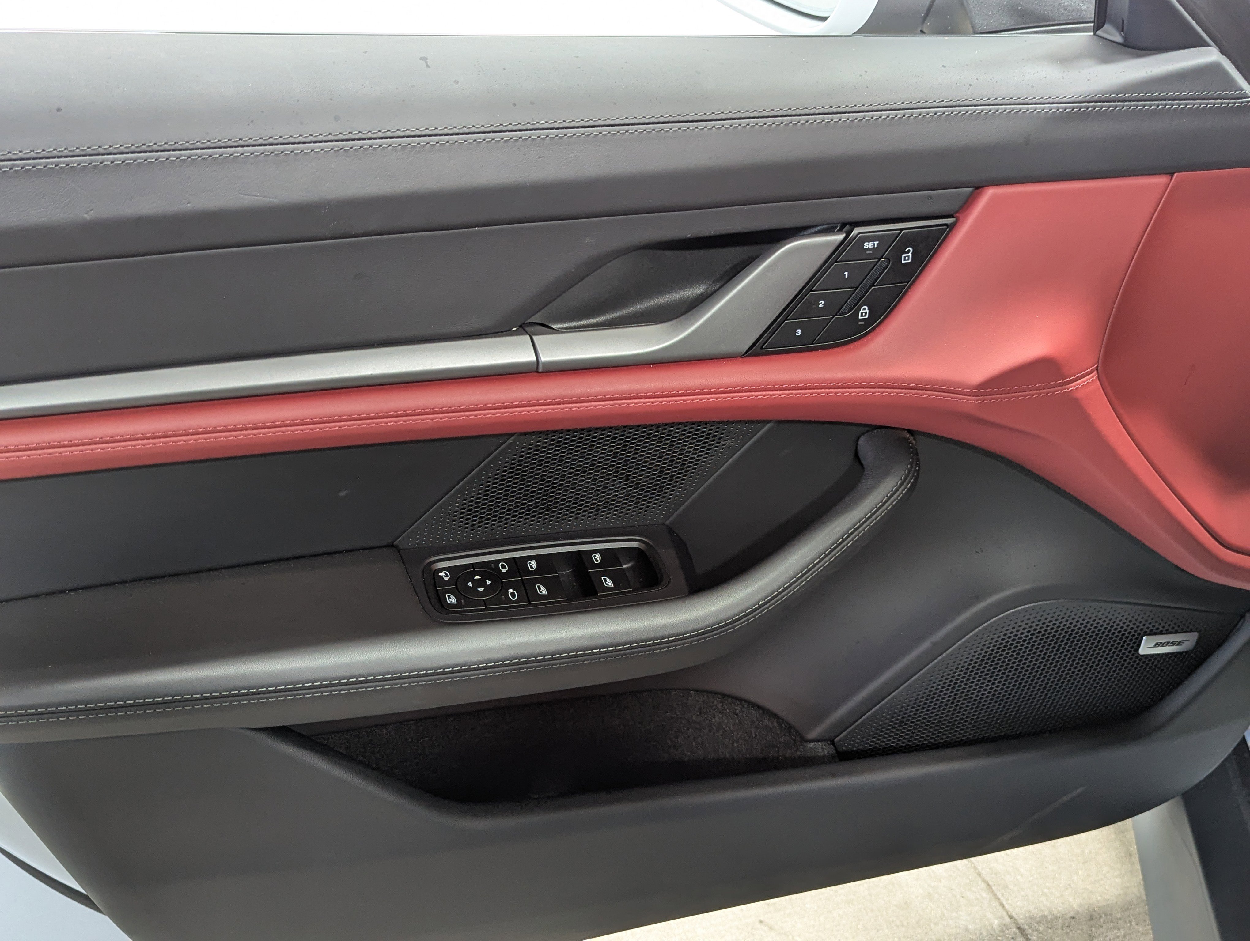 Used 2025 Porsche Taycan 4S image 26