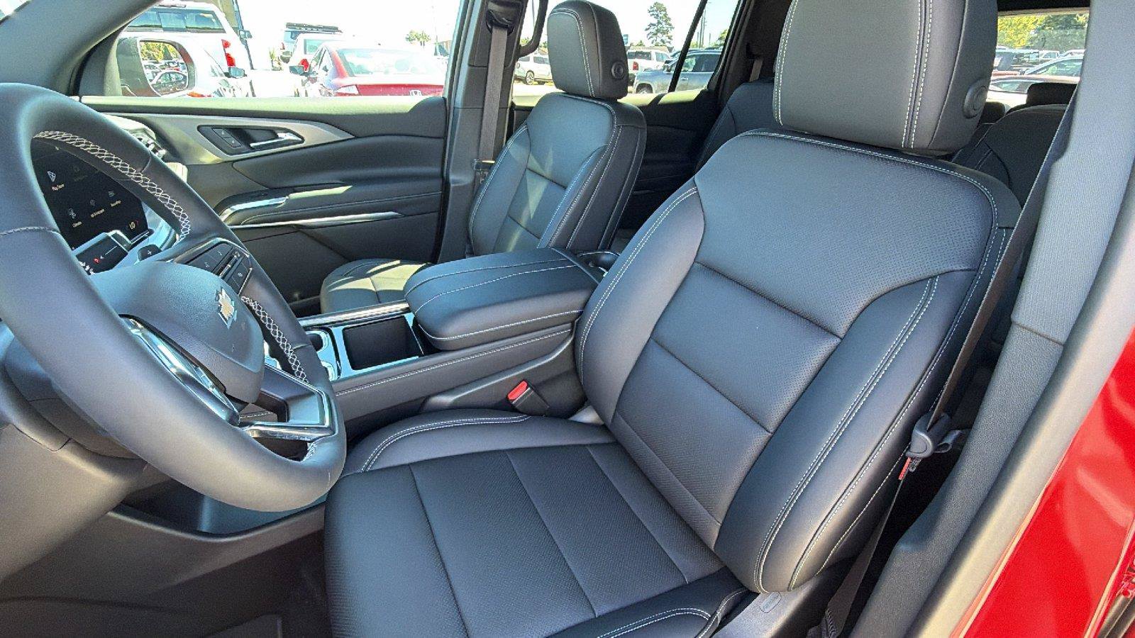 New 2027 Chevrolet Traverse LT w/ Driver Confidence Package FWD image 5