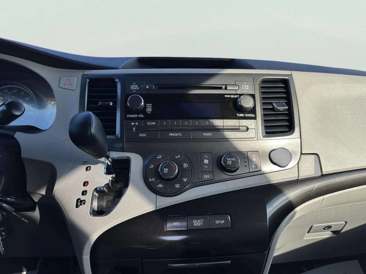 Used 2011 Toyota Sienna LE FWD image 30