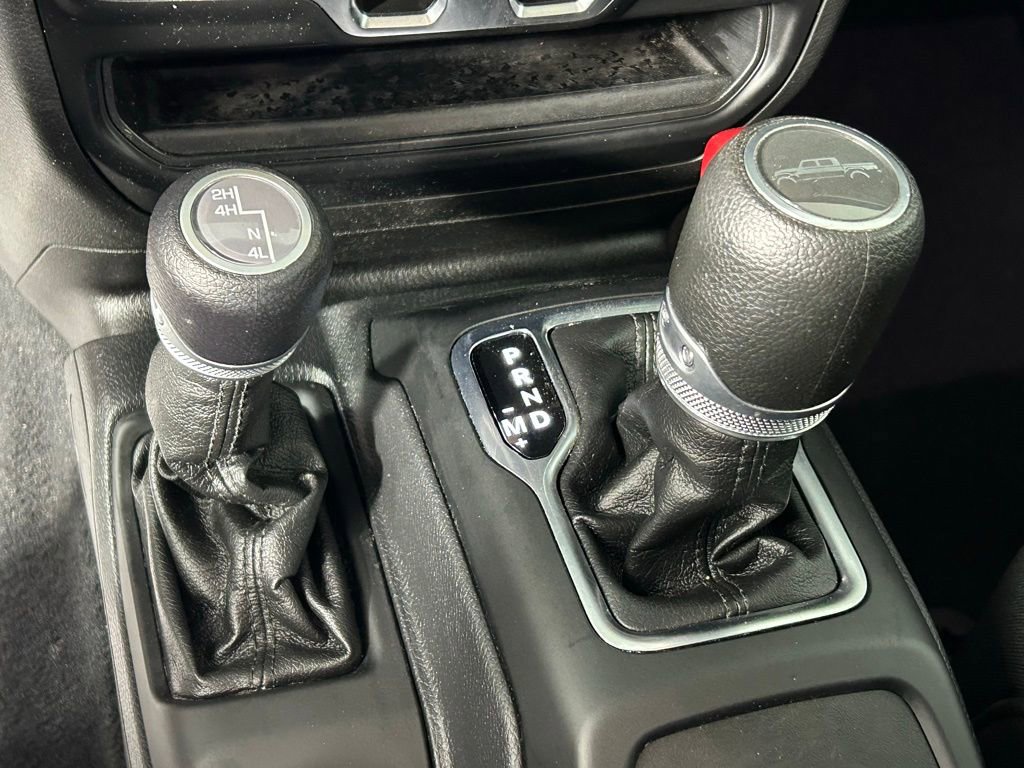 Used 2022 Jeep Gladiator Willys AWD/4WD image 22