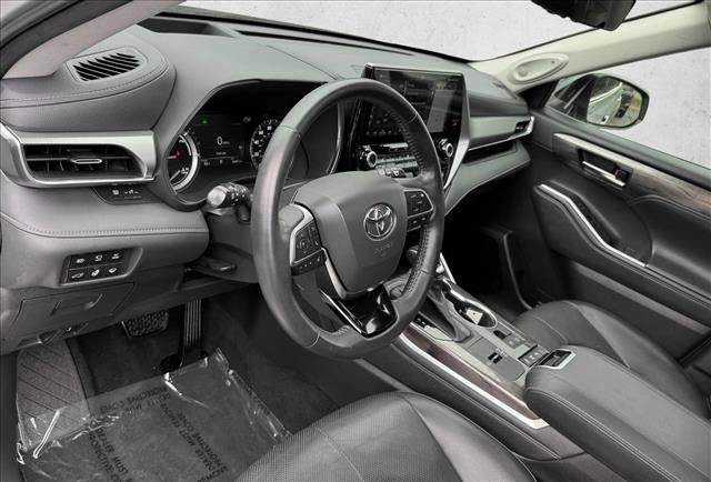 Certified 2020 Toyota Highlander Platinum AWD/4WD image 12