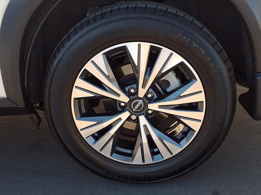 Used 2023 Nissan Rogue SV image 4