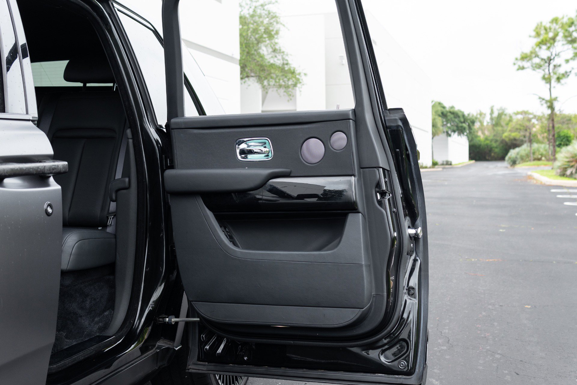 Used 2020 Rolls-Royce Cullinan image 46