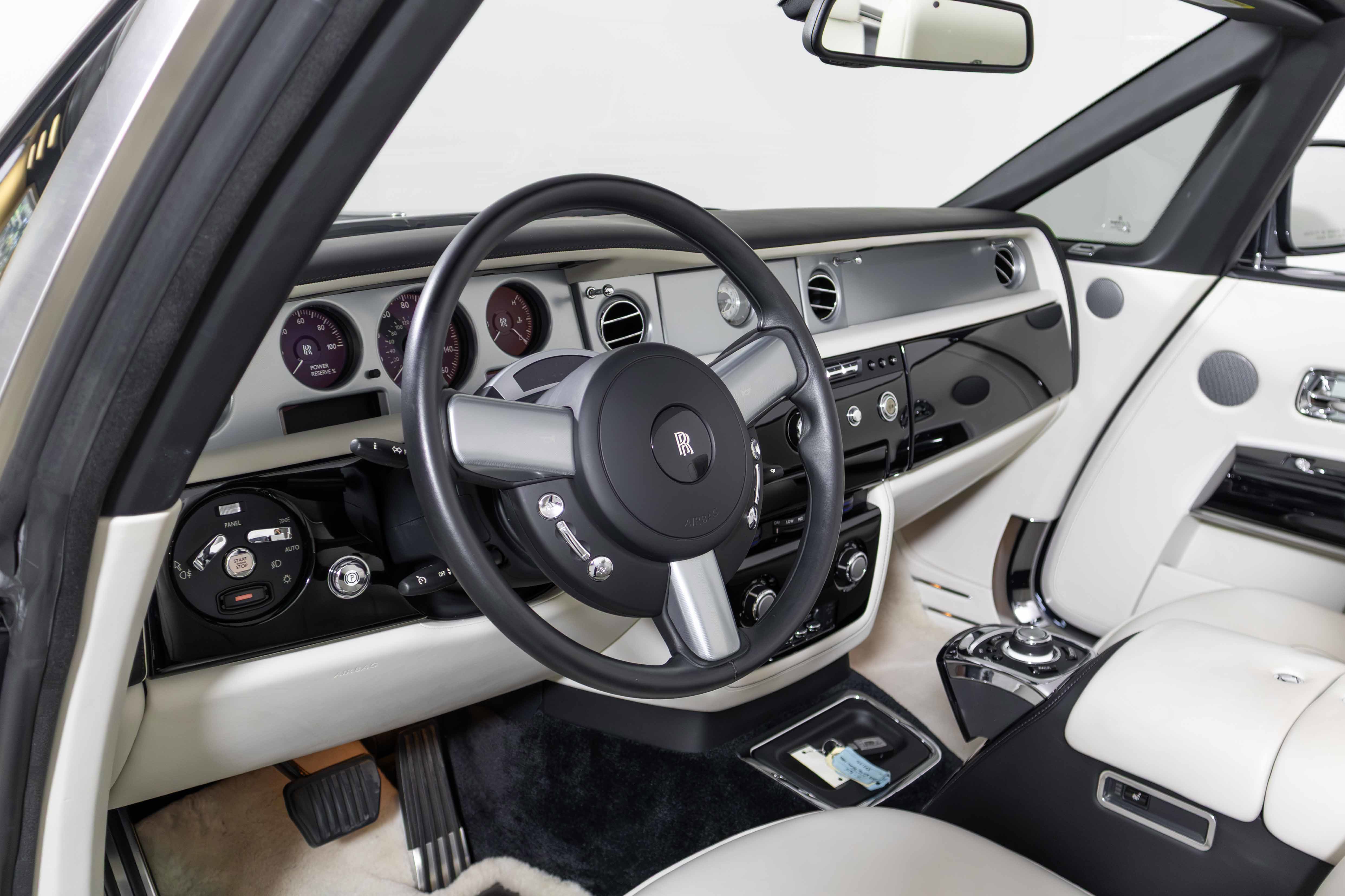 Used 2013 Rolls-Royce Phantom Drophead Coupe image 19