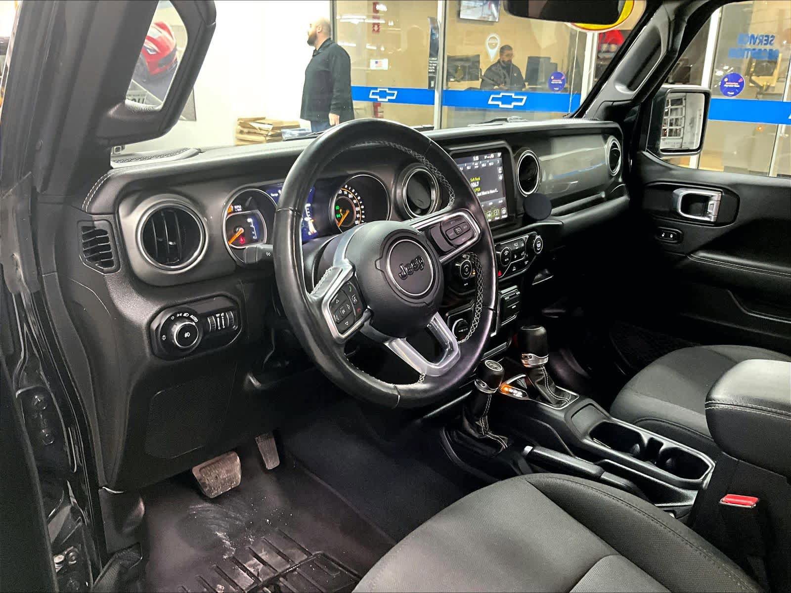 Used 2022 Jeep Wrangler Unlimited Sahara w/ Cold Weather Group AWD/4WD image 8