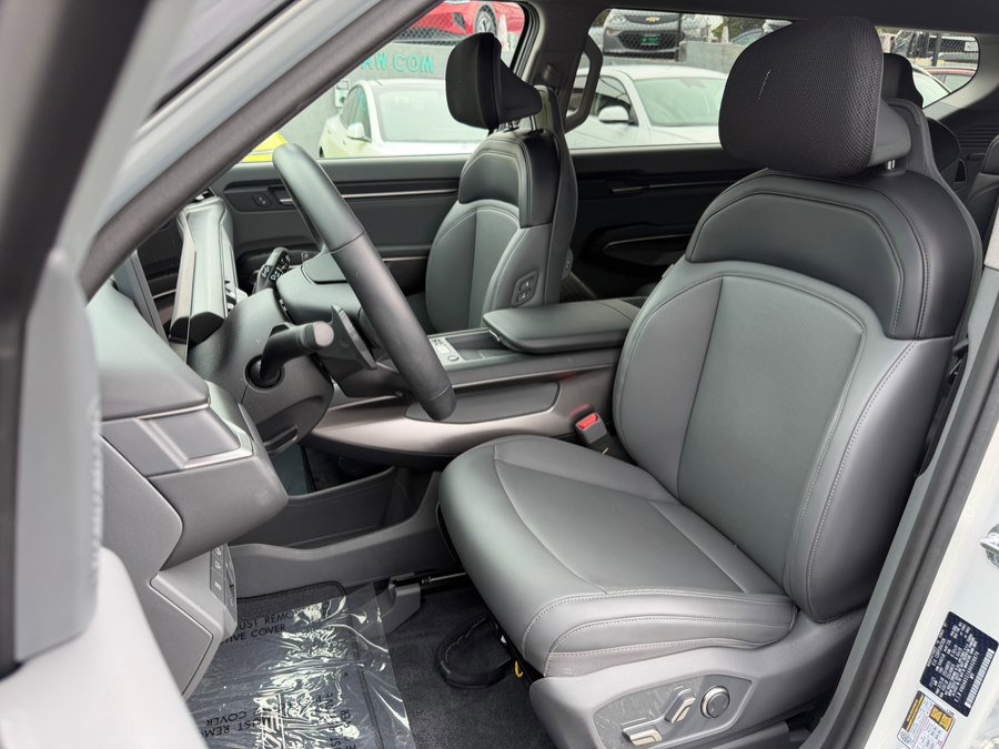 Used 2024 Kia EV9 Light Long Range RWD image 19