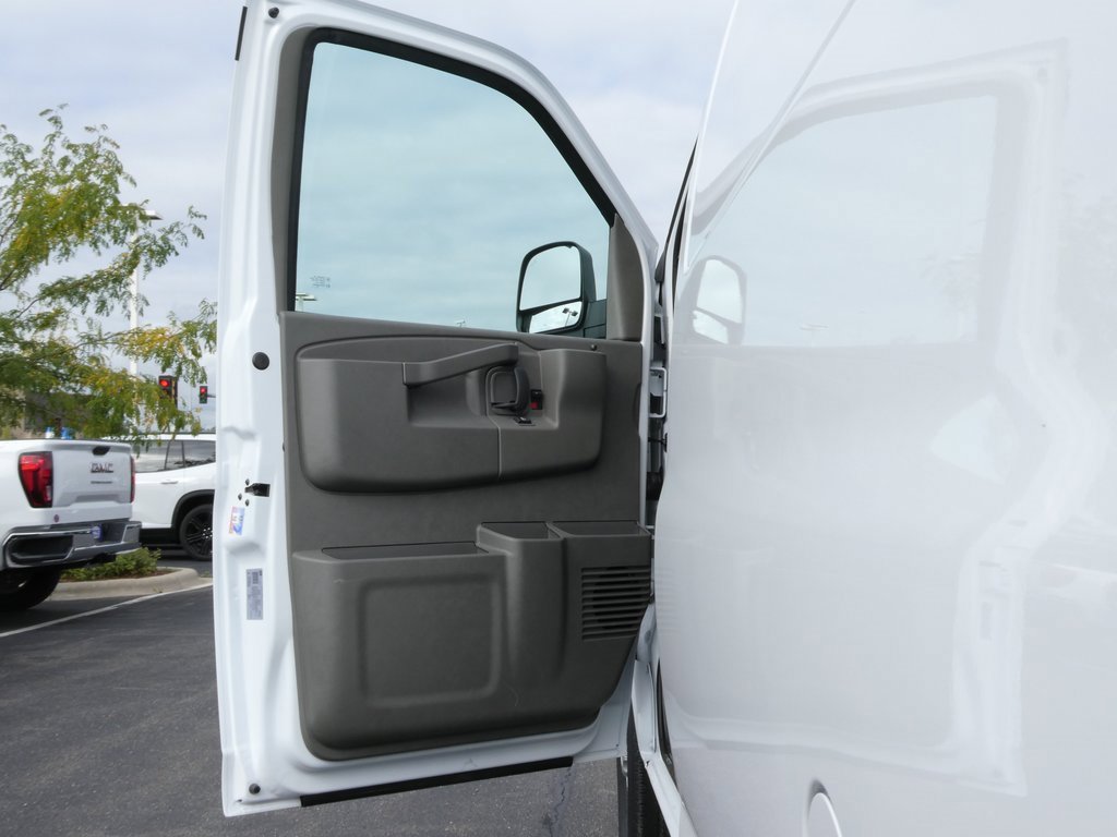 New 2025 GMC Savana 3500 w/ Power Convenience Package image 4