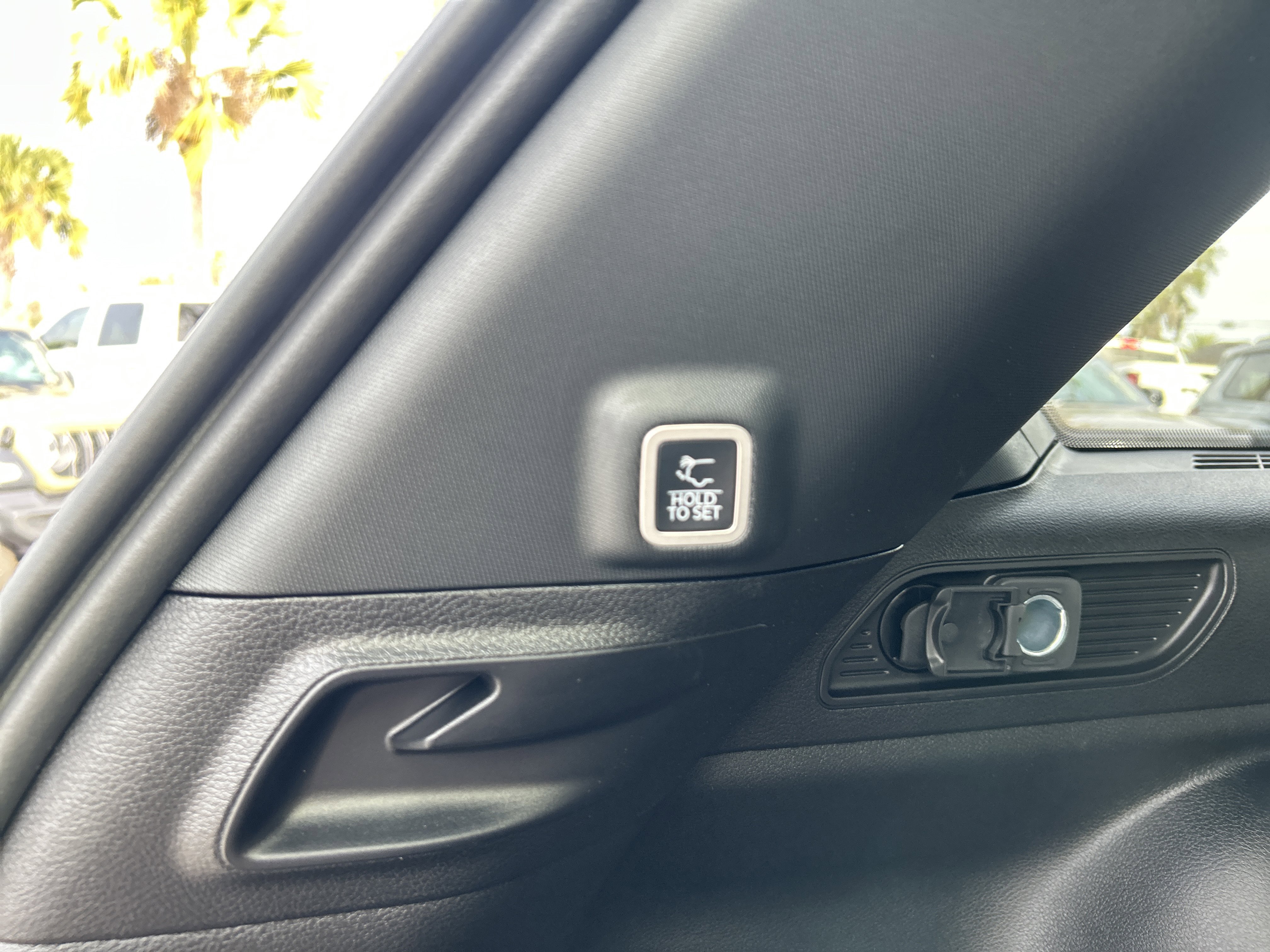 New 2025 Jeep Grand Cherokee Altitude image 8