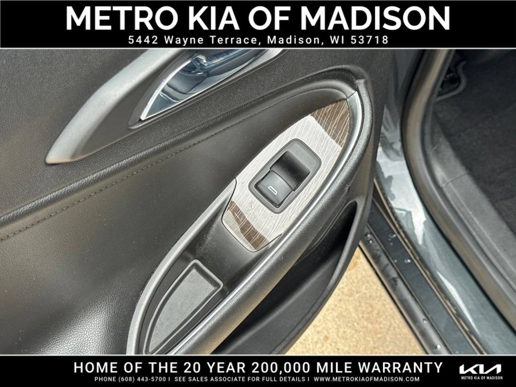 Used 2017 Chevrolet Malibu Premier w/ Driver Confidence Package FWD image 26