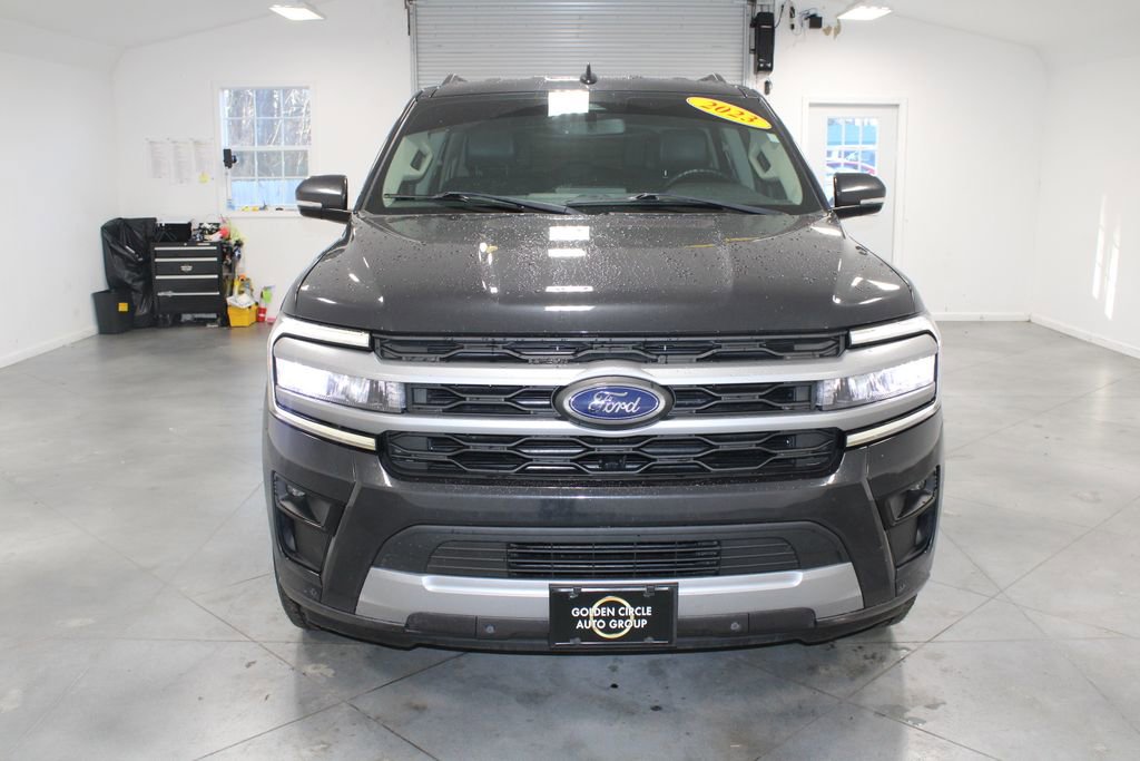 Used 2023 Ford Expedition XLT image 3