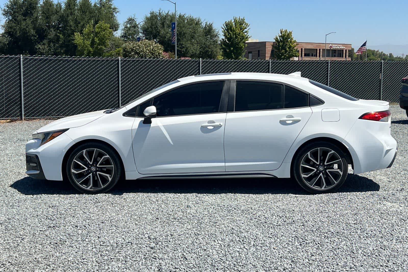 Used 2020 Toyota Corolla SE w/ SE Premium Package FWD image 6