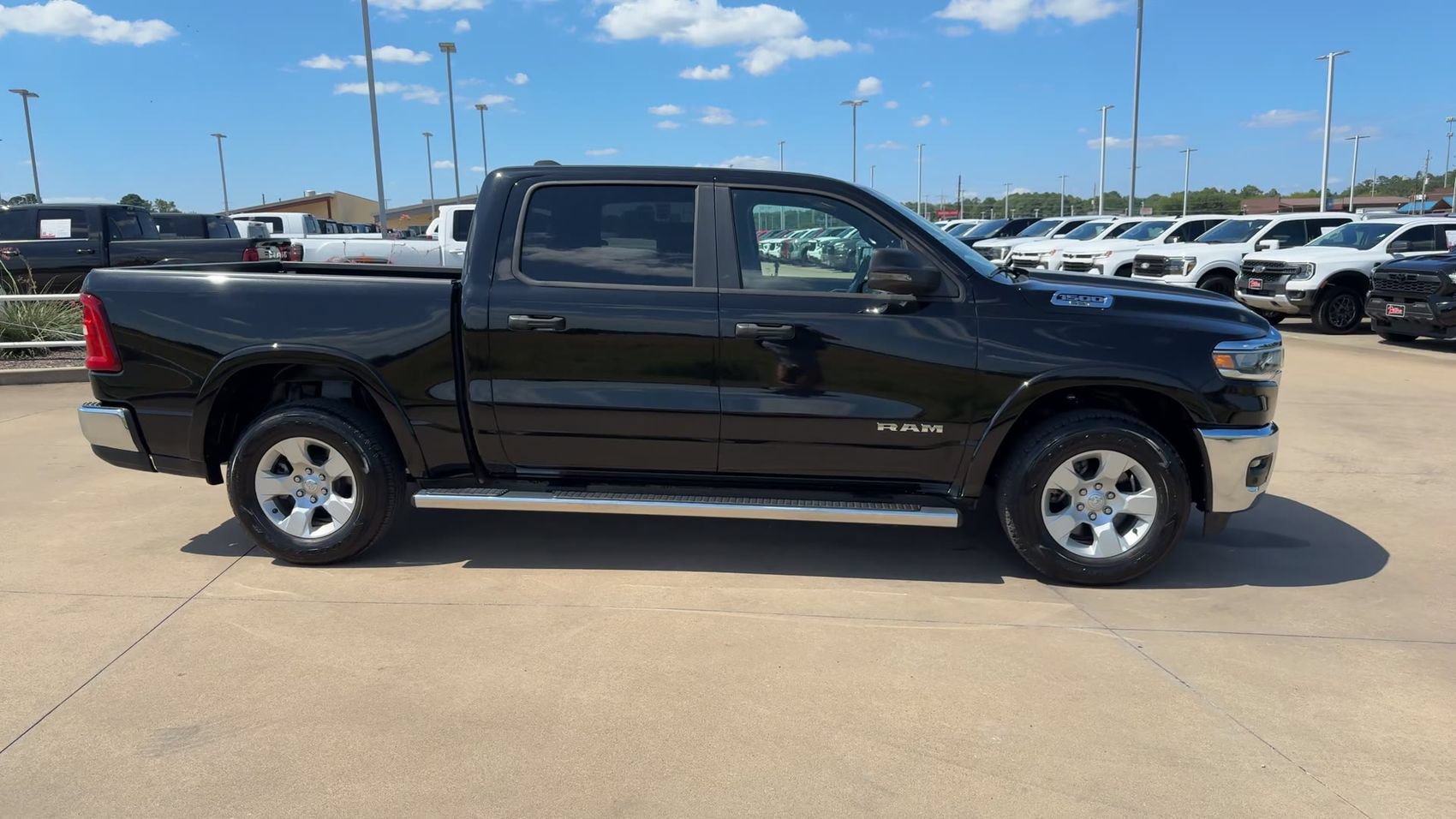 Used 2025 RAM 1500 Big Horn AWD/4WD image 9