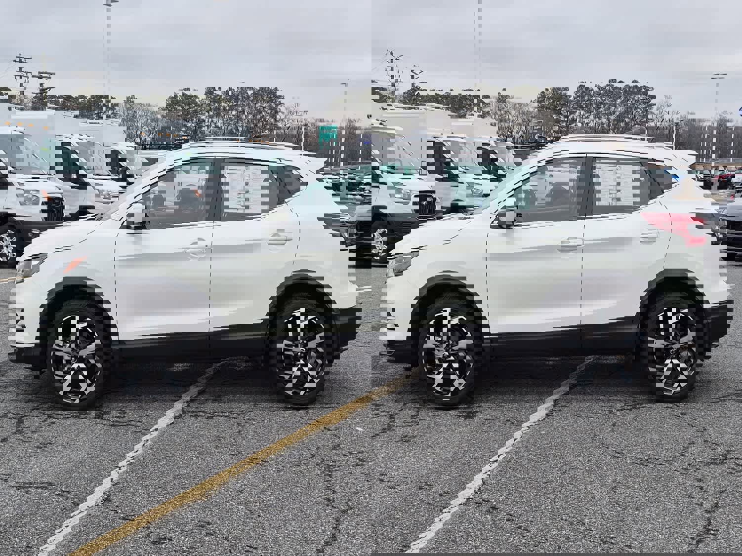 Used 2022 Nissan Rogue Sport SL image 5